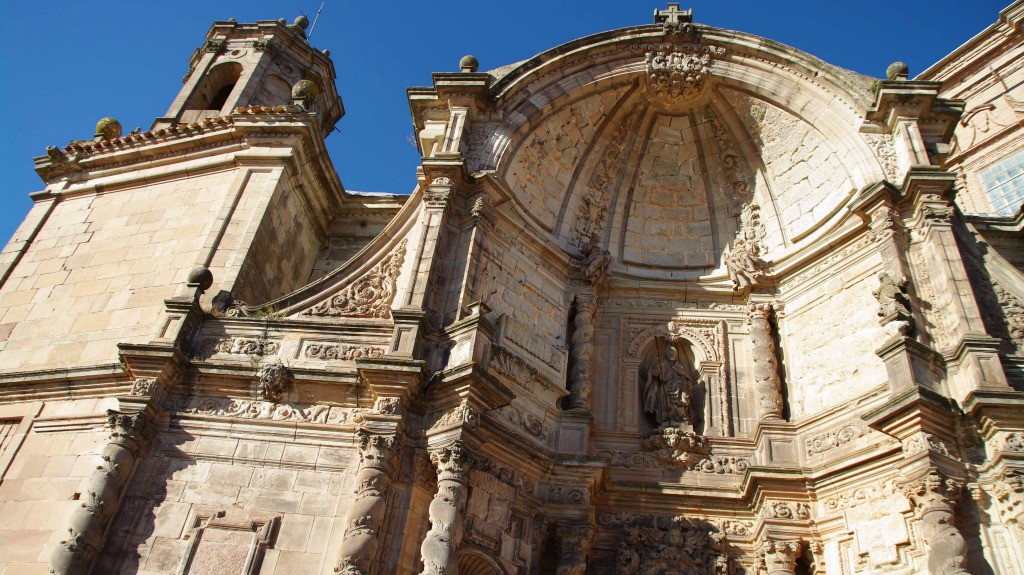 Portada barroca de la Basílica de San Gregorio Ostiense, Sorlada - Turismo en Navarra