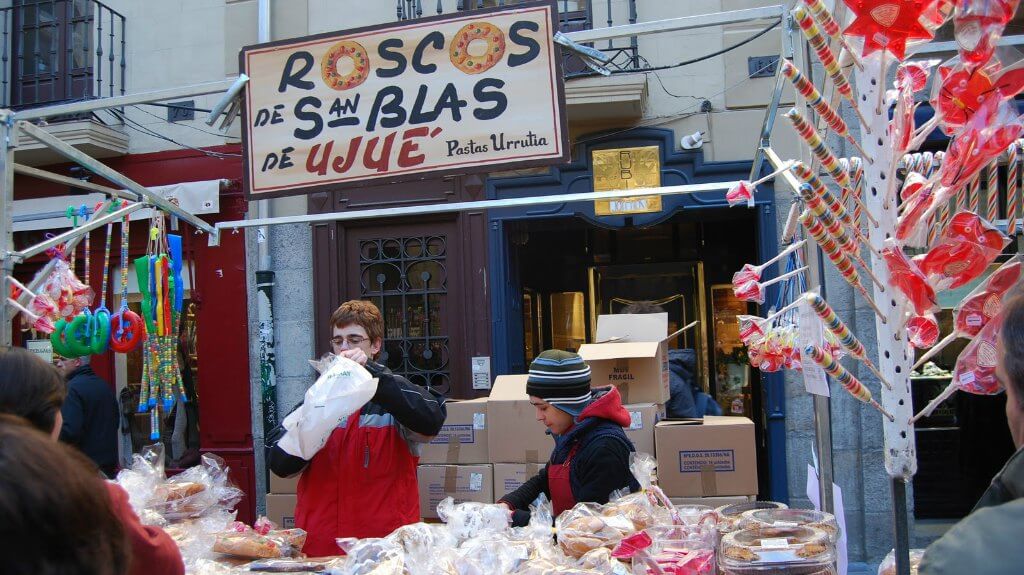 Puesto de venta de dulces típicos el Día de San Blas, Pamplona :: Disfruta Navarra, Turismo en Navarra