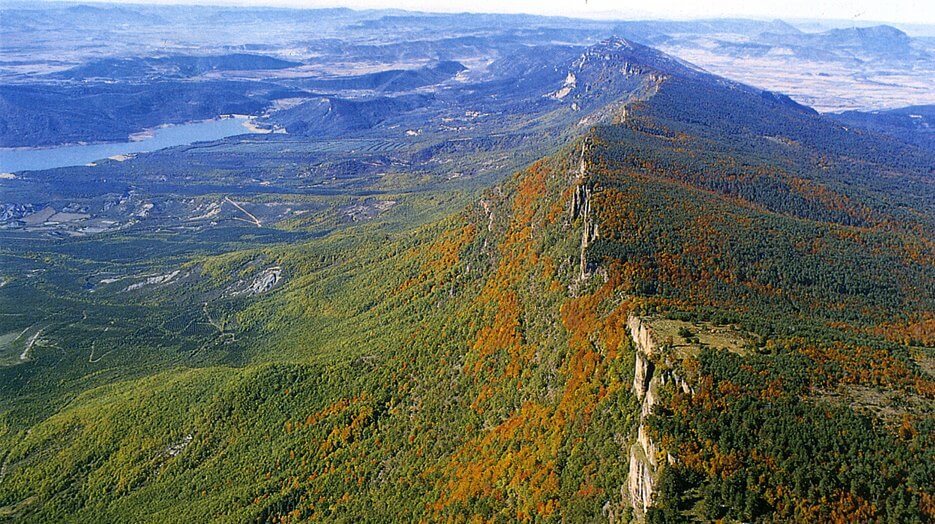 Vista aérea de la sierra de Leyre :: Descubre Navarra, Turismo en Navarra