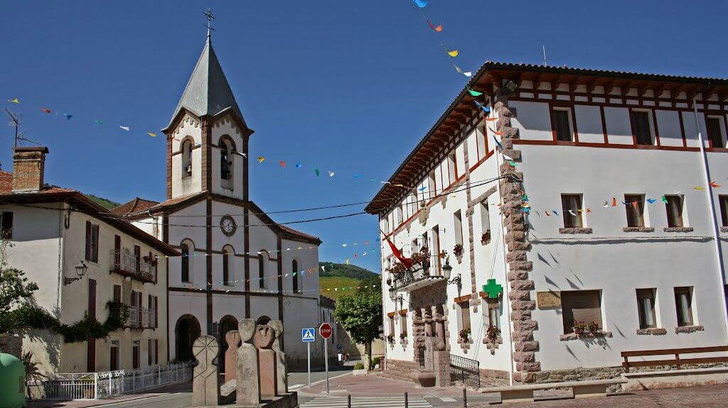 Iglesia de Santiago, Luzaide / Valcarlos :: Descubre Navarra, Turismo en Navarra