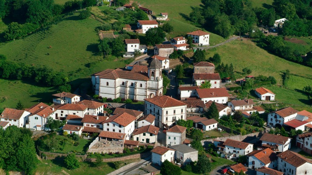Vista aérea de Zugarramurdi :: Descubre Navarra, Turismo en Navarra